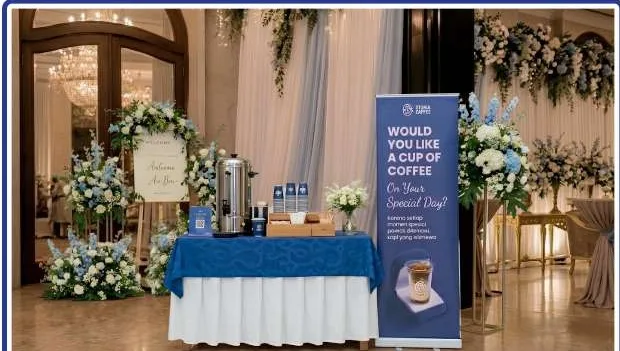 Meja penyajian kopi langsung dari tempat acara